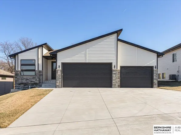 909 S Lakeview Way, Ashland, NE 68003