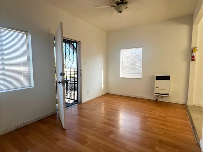 2444-5 Wabash Ave #1/2 — Photo 1