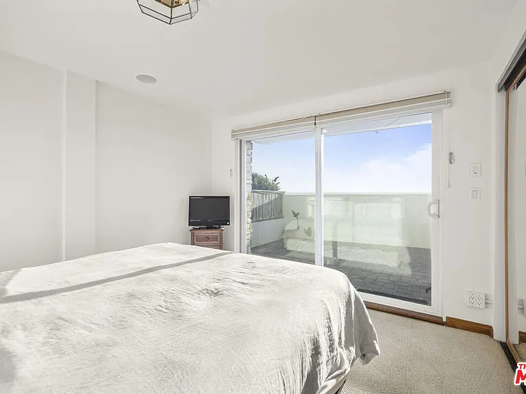 1005 Ocean Dr — Photo 36
