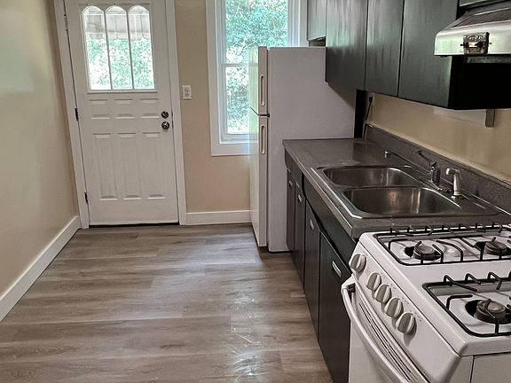 2nd image of 305 Cedar Dr