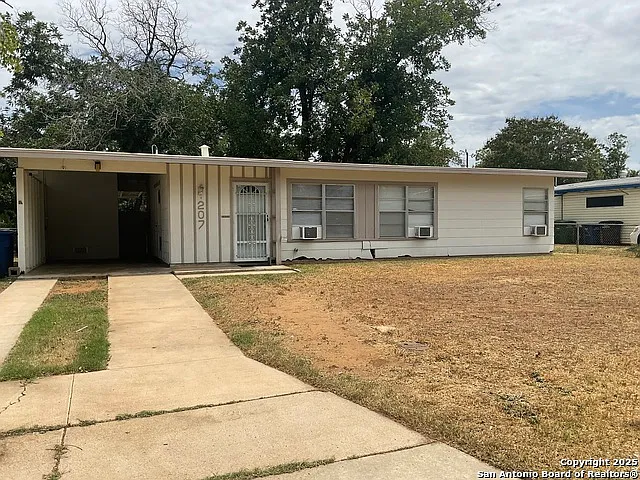 207 Pinehurst Blvd — Photo 1