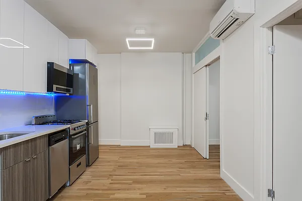 Rented by Sterling Holdings | media 19