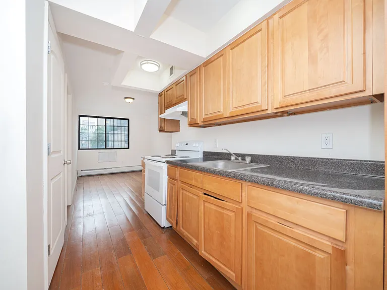 1417 Longfellow Ave #3G — Photo 2