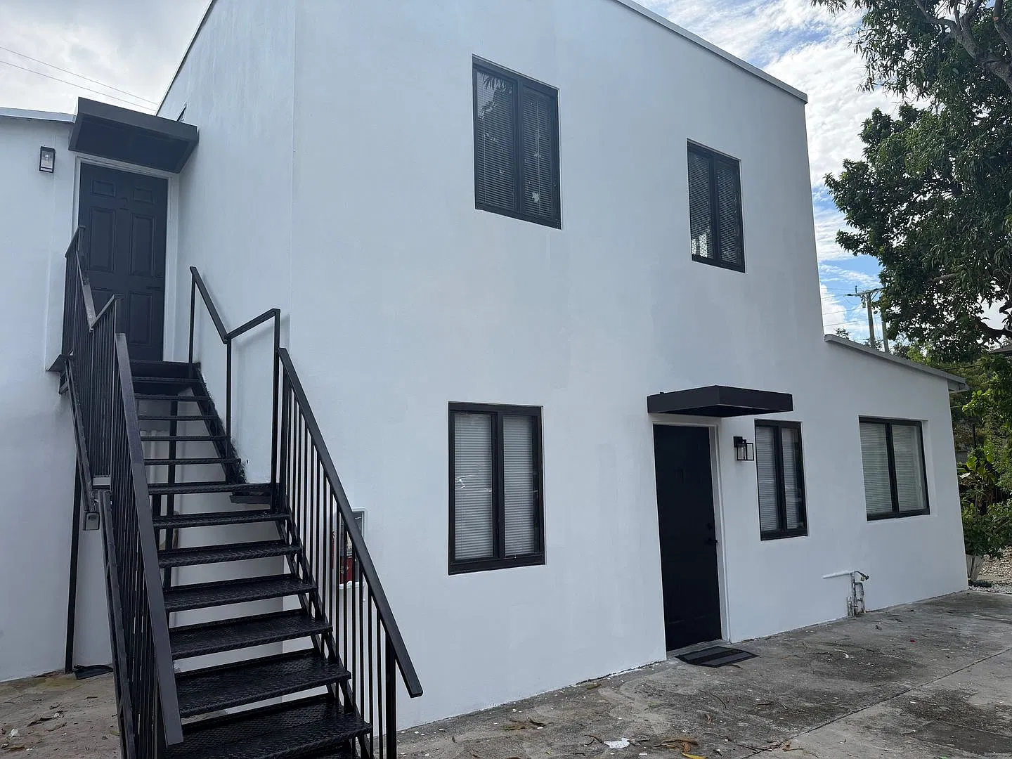 2621 NW 22 Ct. — Photo 1