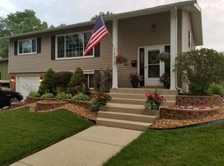 15212 Colina Ave, Oak Forest, IL 60452