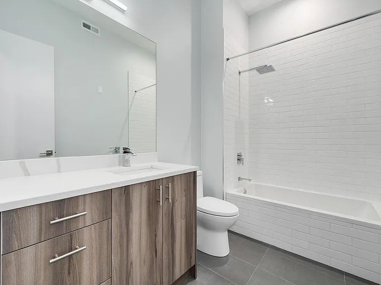 2139 W Madison St — Photo 11