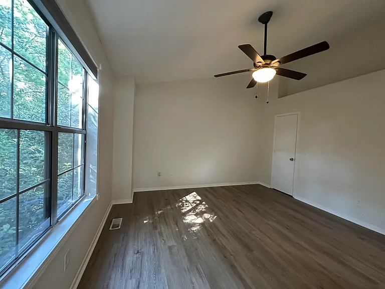 1801 Queen Anne Ct — Photo 19