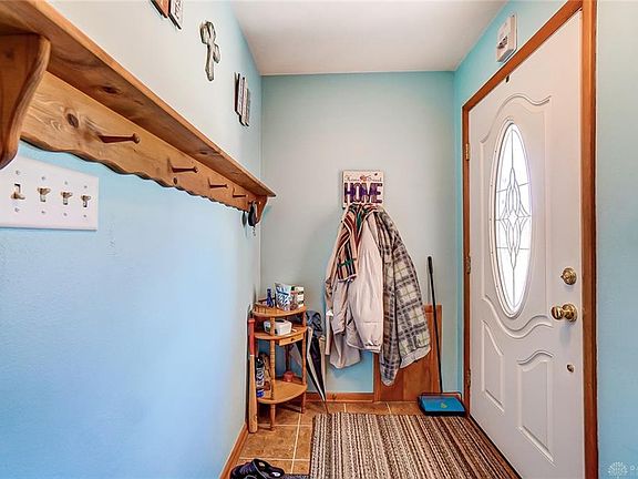 5th image of 422 Robin Hood Ln