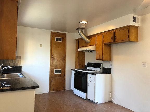 3rd image of 911 La Cadena Ave APT 1