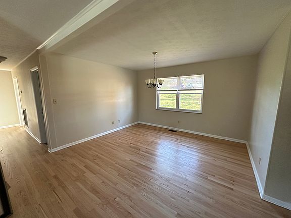3rd image of 2203 Headrick Dr