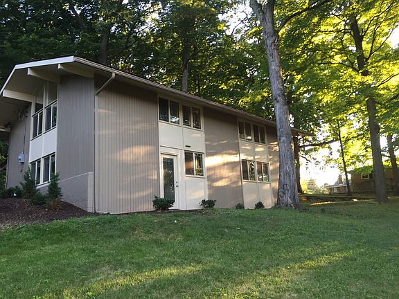 2nd image of 118 Claridge Dr