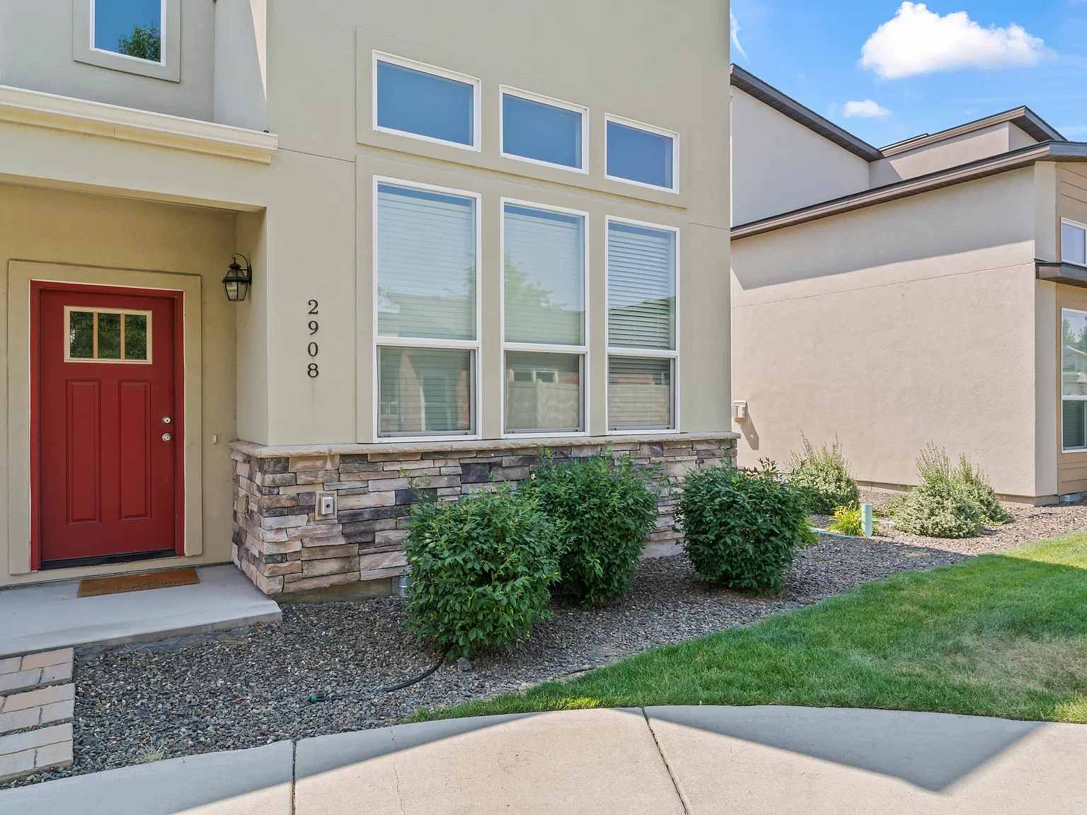 3 bed, 3.5 bath, 1803 sqft, $2,195 — Photo 3