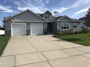 309 4th St, Brooklyn, WI 53521