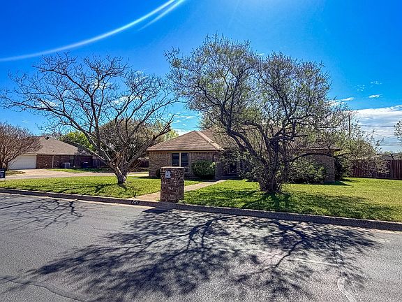2nd image of 701 Daniels Dr
