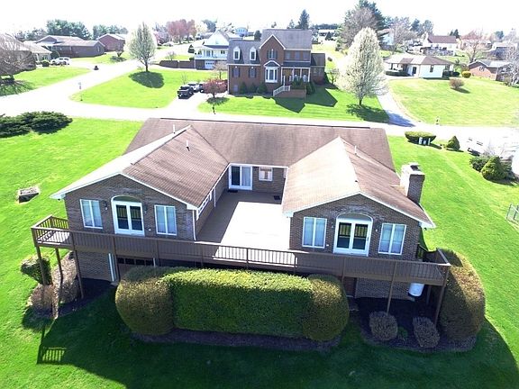 5th image of 390 Arrow Ln
