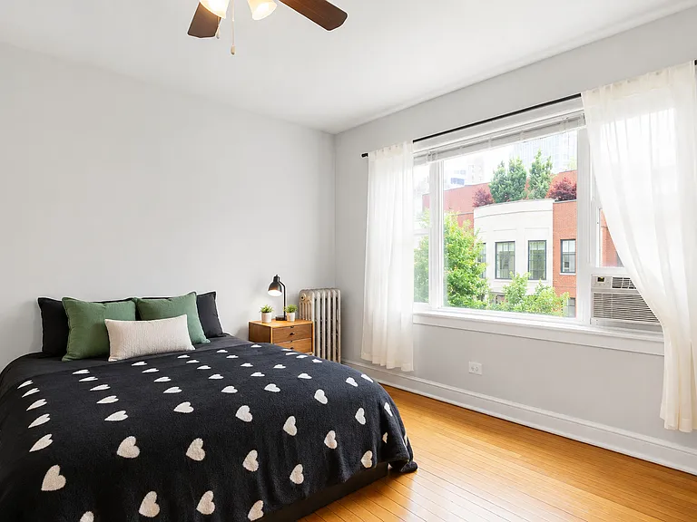 2453 N Clark St #3 — Photo 4