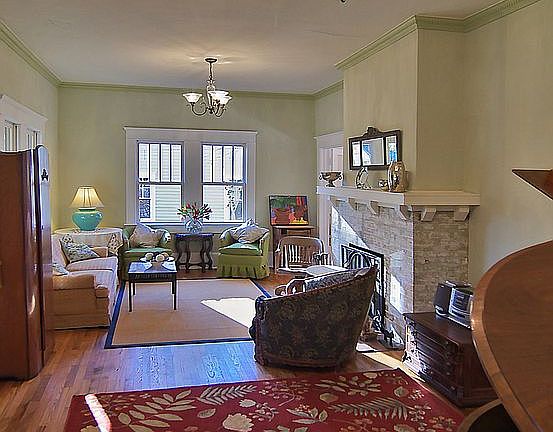 Large light filled LR