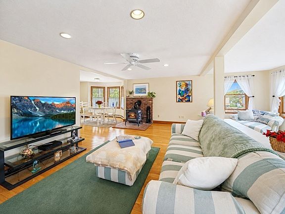 4th image of 36 Hampton Cir