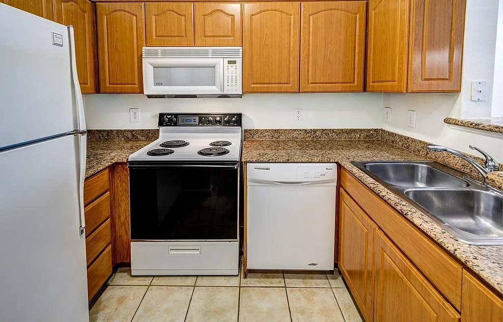 1 bed, 1.0 bath, 537 sqft, $1,300 — Photo 3