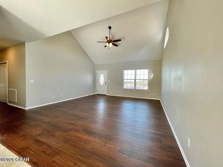 2402 S Illinois Ave — Photo 3