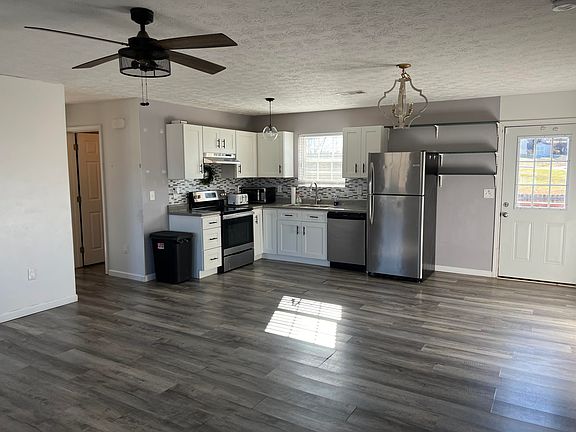 4th image of 408 Dee Dee Ct