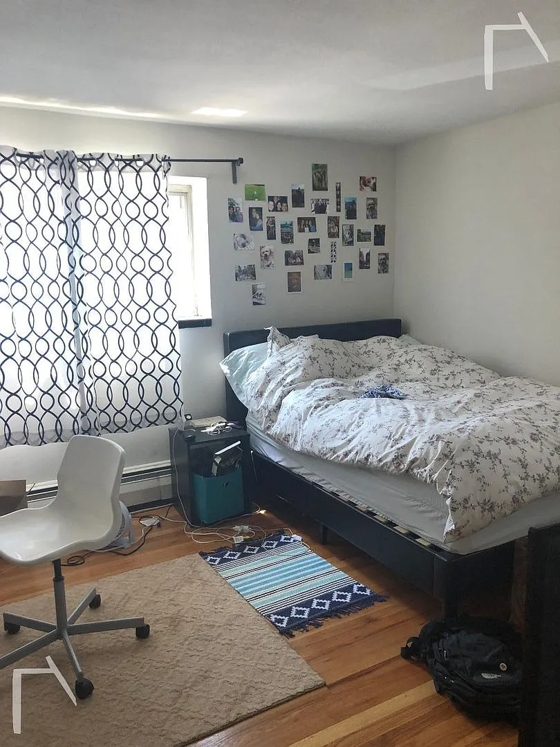 Charming 2 Bedroom-No Broker Fee — Photo 2