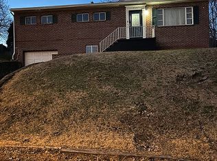 119 Honeysuckle Ln, Huntington, WV 25701