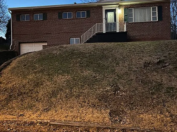 119 Honeysuckle Ln, Huntington, WV 25701