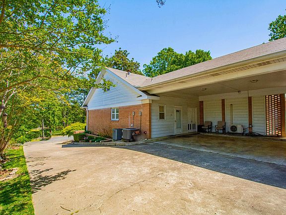 4th image of 1024 Shamrock Dr