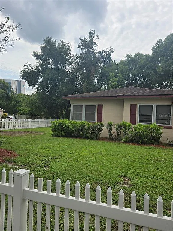 4 bed, 2.5 bath, 1786 sqft, $2,800 — Photo 3