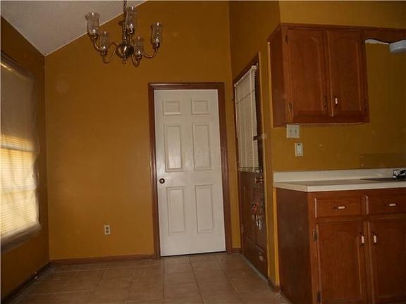 5th image of 2733 Deer Glade Ln