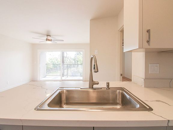 5th image of 1247 Murray St #1