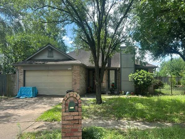7111 Feather Creek Dr, Houston, TX 77086