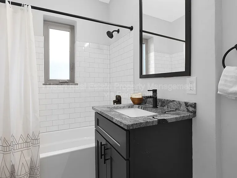 1963 W Broad St #8 — Photo 24