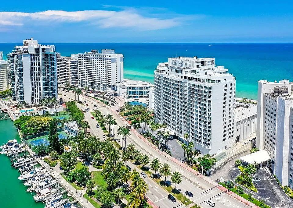 5401 Collins Ave #931