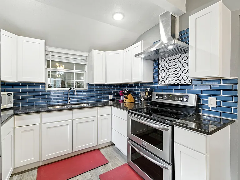 629 Delmar St — Photo 20