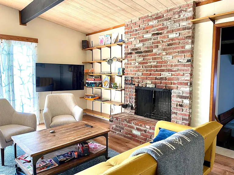 705 Club House Dr — Photo 8