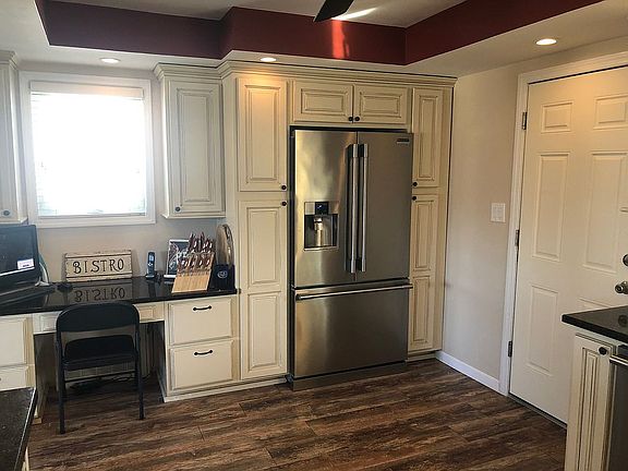 5th image of 35 E Marine Ave