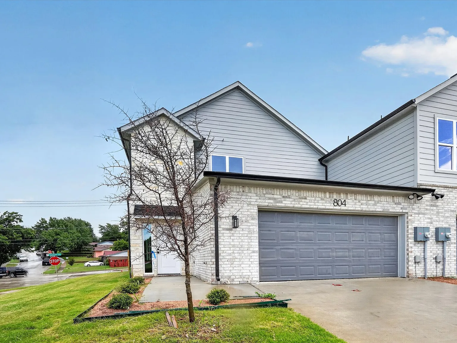 4 bed, 2058 sqft, $2,999 — Photo 2
