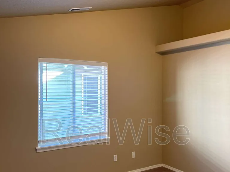 20611 Daisy Ln — Photo 9