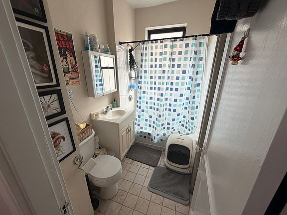 3rd image of 31 Saint Lukes Rd APT 7