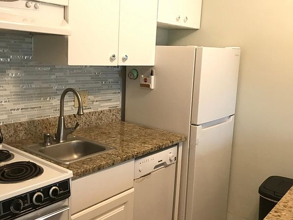 4th image of 34 Forest Beach Dr APT D-2
