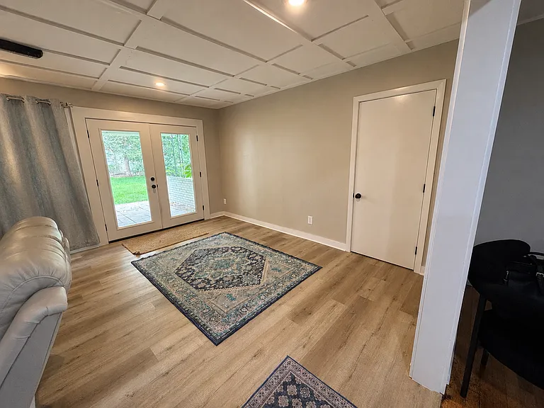 125 Charles Ave — Photo 8