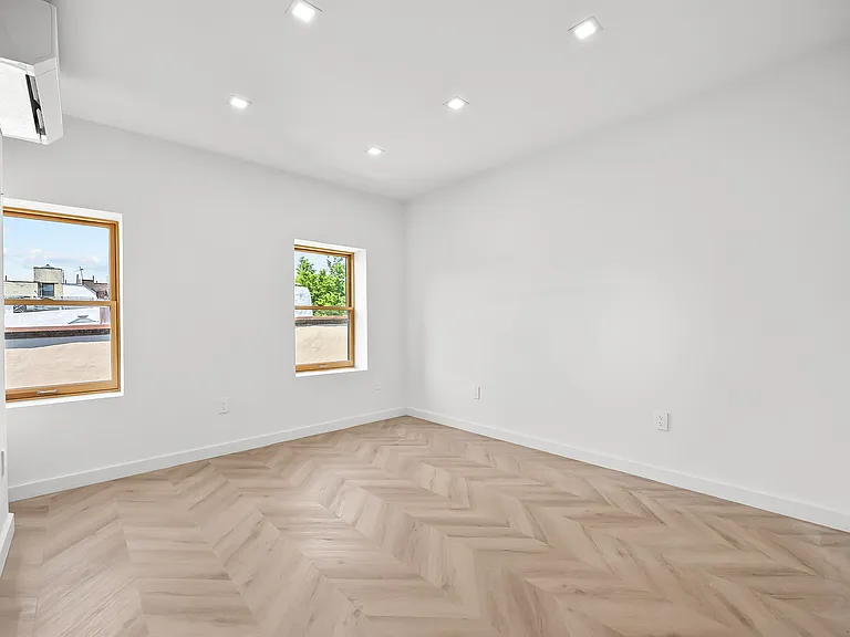 105 Gates Ave #7 — Photo 1