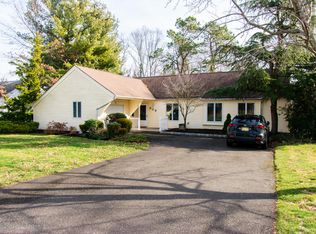 909 Tudor Dr, Toms River, NJ 08753