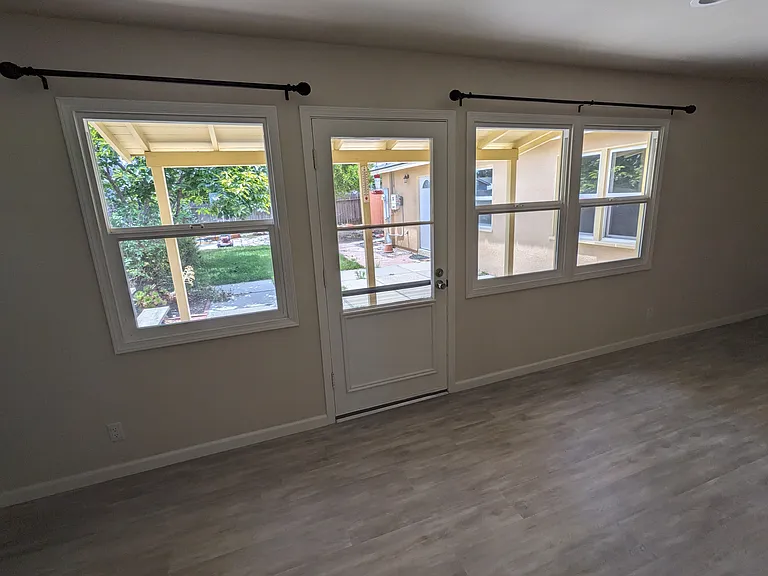 109 La Verne Ave — Photo 8