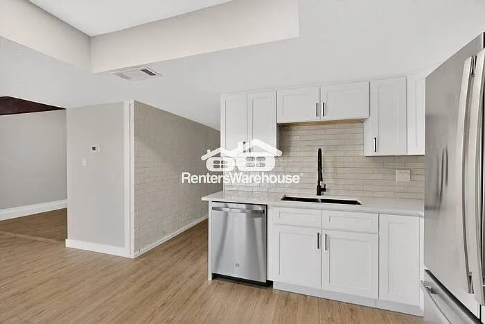 2605 Royal Oaks Dr — Photo 14