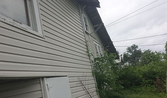 5th image of 1251 E Magnolia Ave