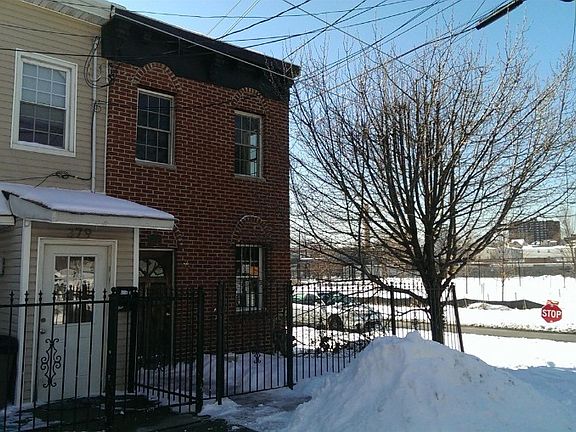 3rd image of 379 Bramhall Ave #5