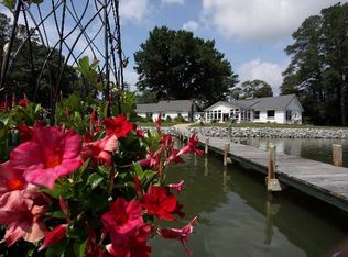 1562 Pine Hall Rd, Mathews, VA 23109